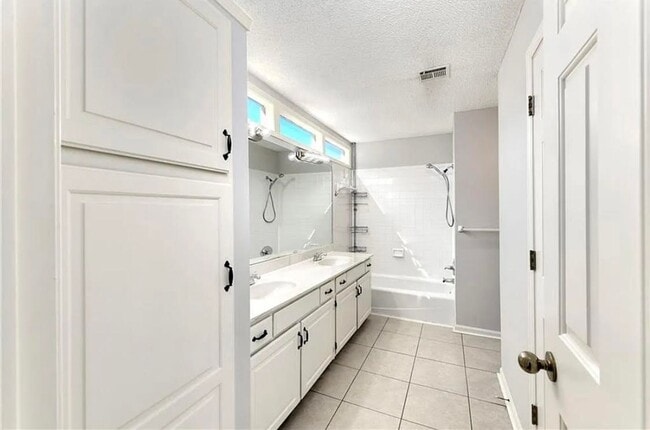 Building Photo - SEE IT NOW: Charming 2-Bedroom Condo in a Convenient Location ~ $500 MOVE-IN SPECIAL!