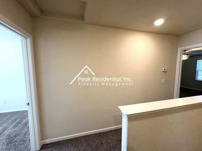 Building Photo - Spacious 4bd/2ba House - Gated Community