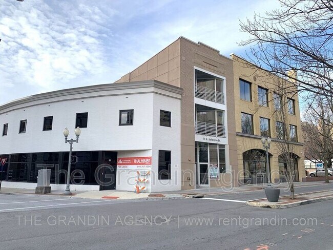 Primary Photo - 11 S Jefferson St