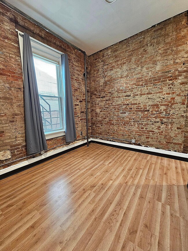 Building Photo - 4 N Park Pl