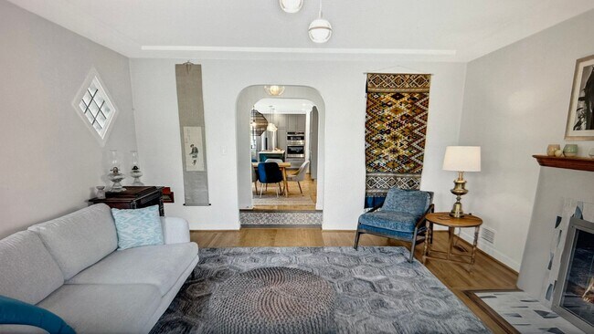 Building Photo - Stunning 3 bed/2bath remodeled home, with full ADU! Pets ok Move in Special!