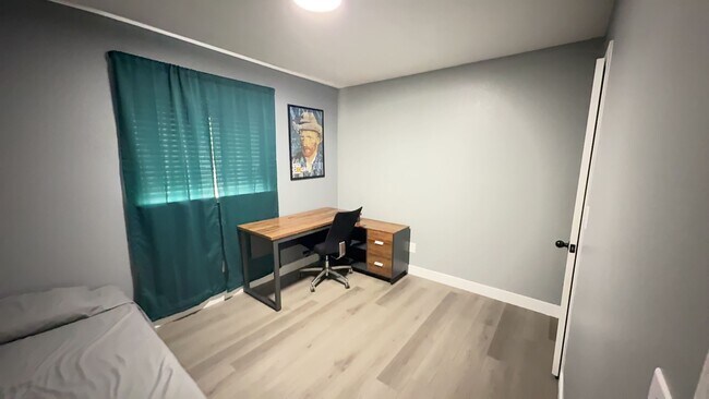 Building Photo - 3-bedroom 2-bathroom house!  HOUSING ACCEPTED! MANY ITEMS INCLUDED!