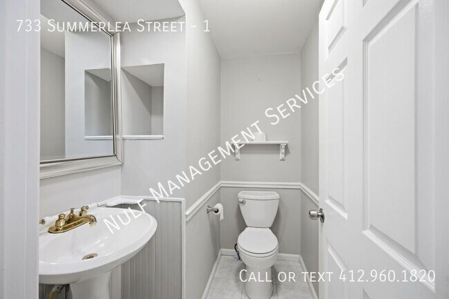 Building Photo - 733 Summerlea St