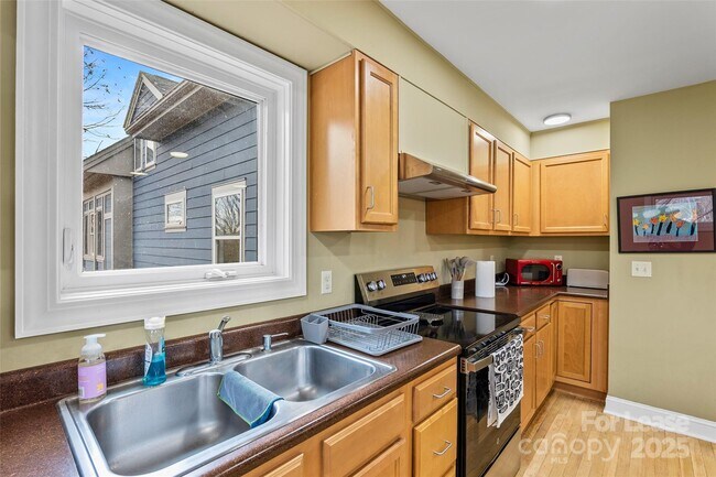 Building Photo - 5 Elmore St