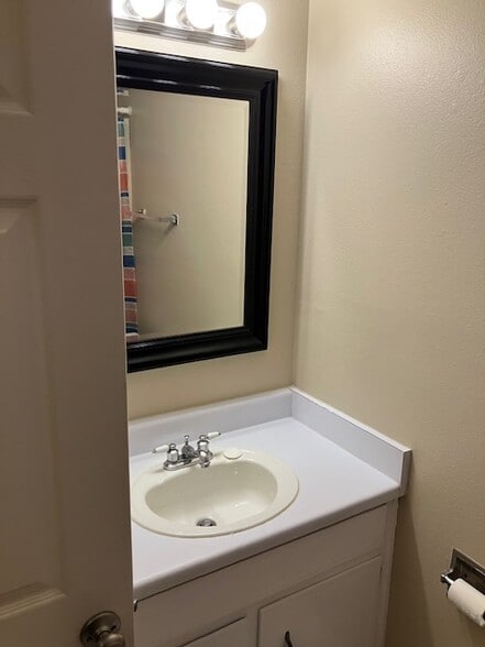 Building Photo - 1492 El Sereno Pl