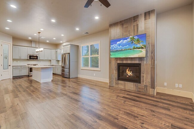 Building Photo - Utilities Included! Luxury Single-Story Ho...