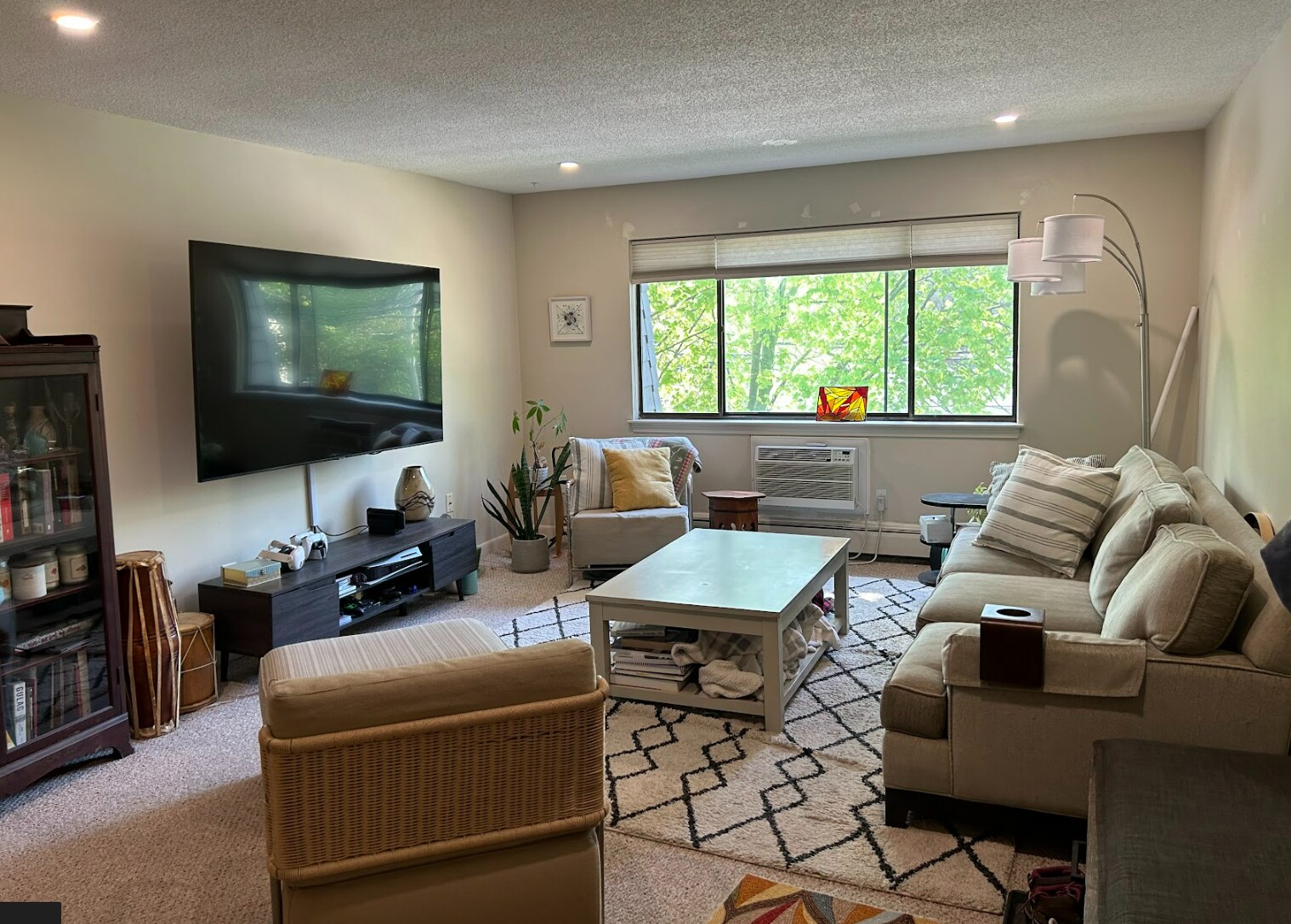 Building Photo - 3 Hallmark Gdns