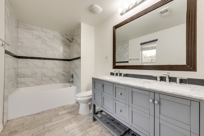 Building Photo - 1161 Condor Dr