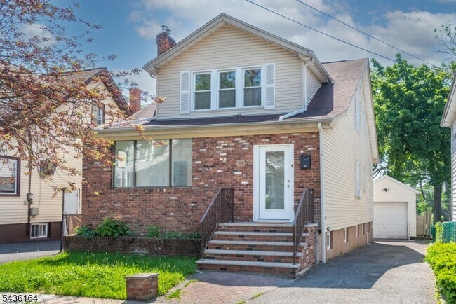 Building Photo - 88 Hughes St