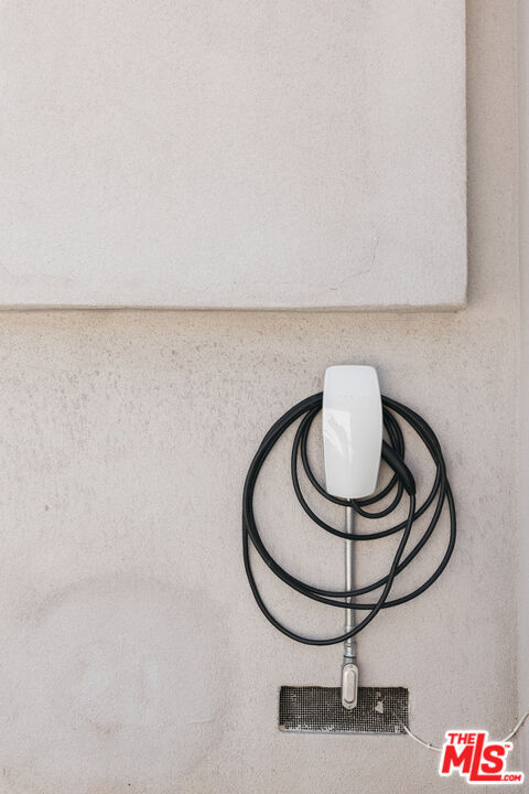 Building Photo - 1916 W 94th St