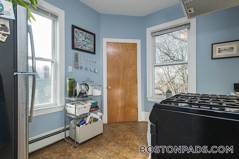 Building Photo - 137 Columbia St