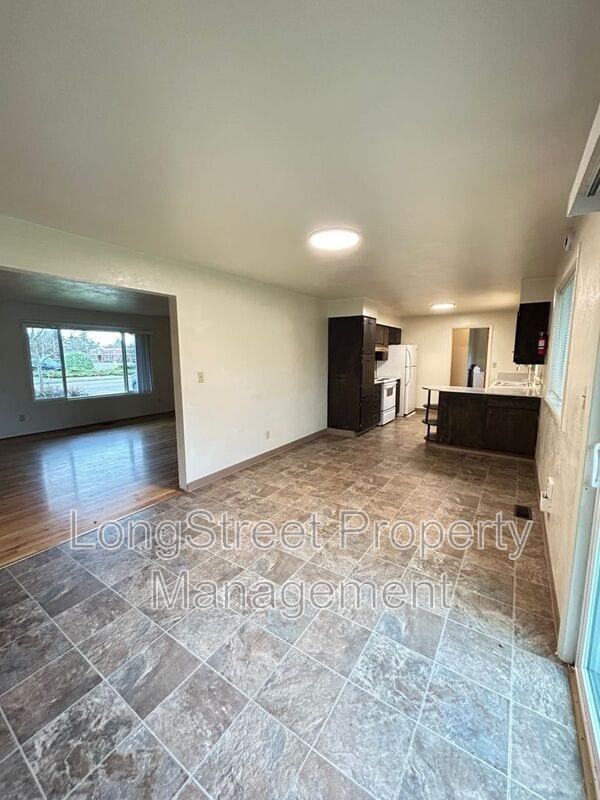 Building Photo - 1930 NW Kings Blvd