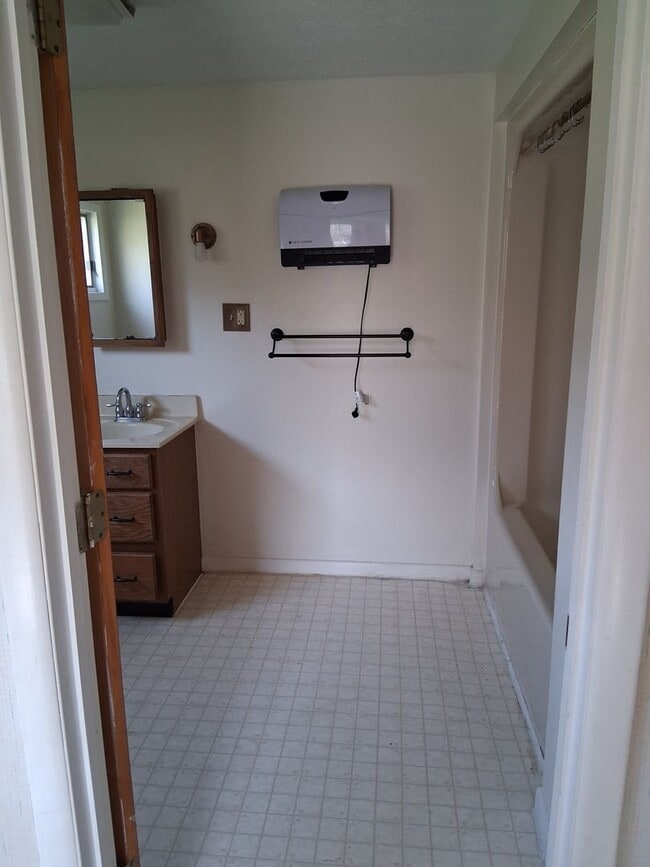 Building Photo - 3 BR/2 B  Single Family Home in suburb community of LaVale