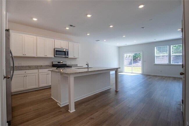 Building Photo - 2425 Livi Ln
