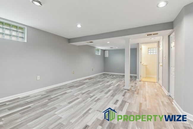 Building Photo - 9022 Samoset Rd