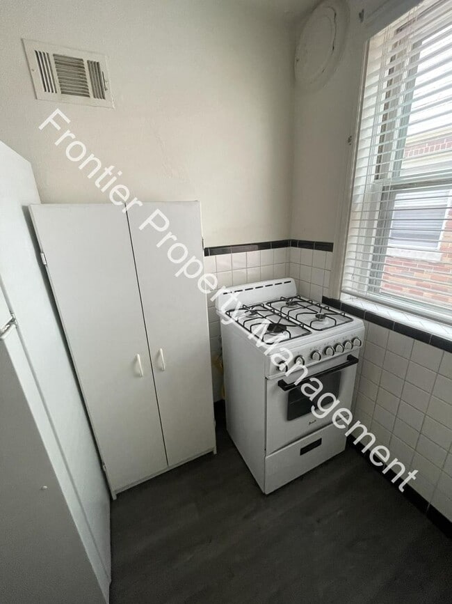 Building Photo - Charming one bedroom apartment