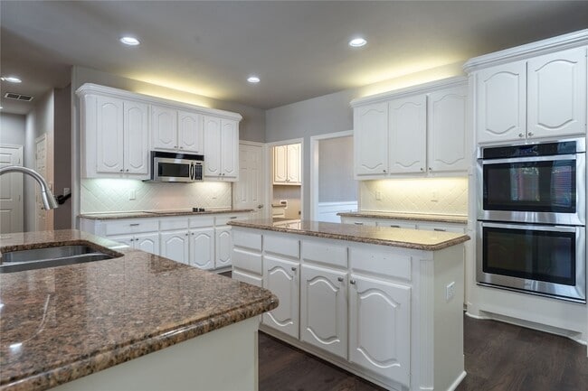 Building Photo - 209 Timber Lake Dr
