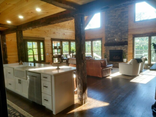 Building Photo - 63 Redwood Ln