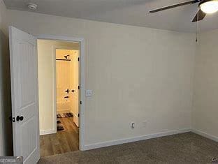 Building Photo - 135 Hughes Dr