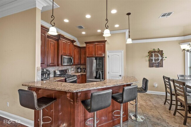 Building Photo - 337 Wood Springs