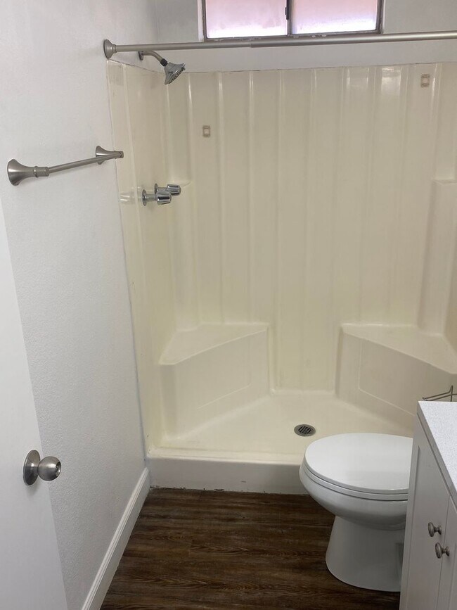 Building Photo - Nicely updated 3/2 SFH in Glendale w no HOA