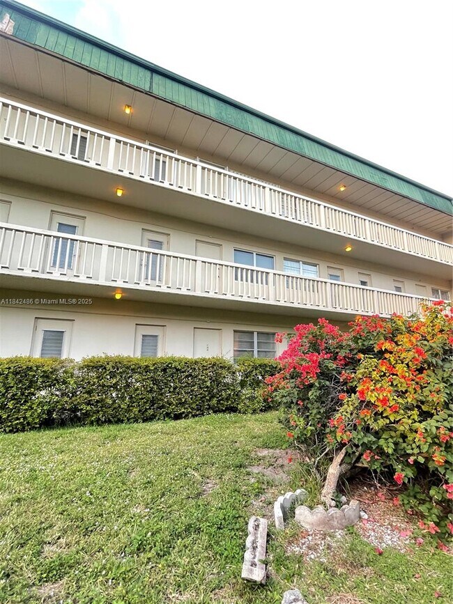 Primary Photo - 1420 Atlantic Shores Blvd