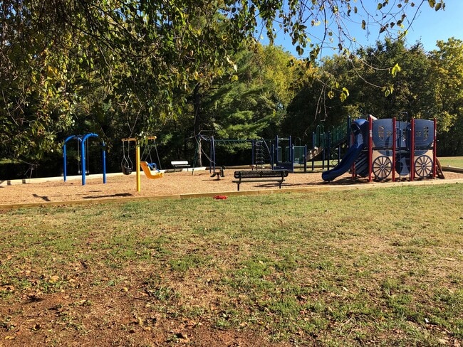 Building Photo - Well Appointed  and Updated Townhome in Downtown Bethesda