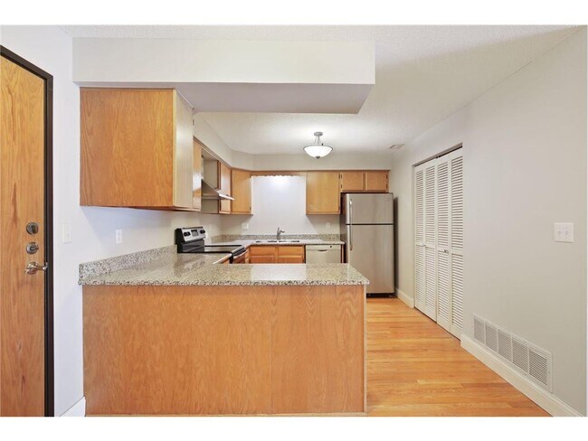 Building Photo - 232 W Franklin Ave
