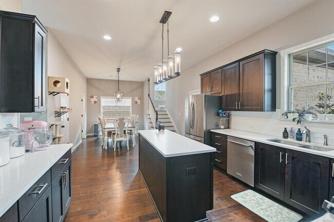 Building Photo - 905 Overture Dr