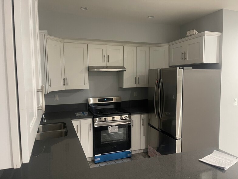 Building Photo - 12662 Bradley Ave