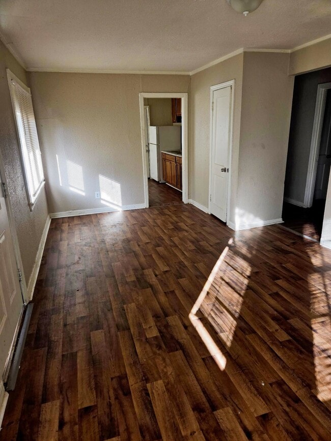 Building Photo - 304 Crockett St