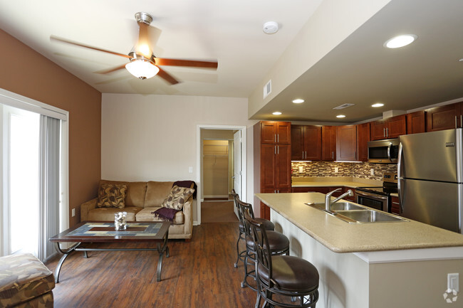 2BR, 2BA - 815SF - Living Room - Smith Apartments @ 53 East Chalmers