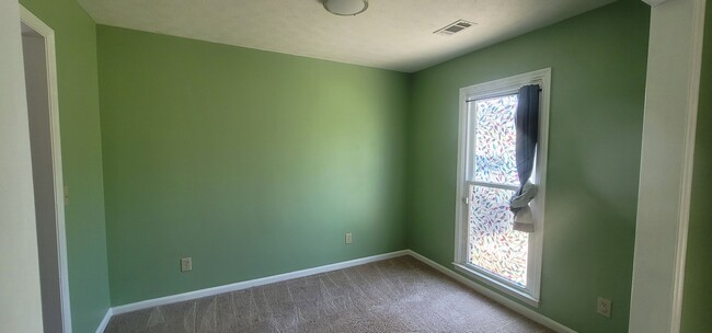Building Photo - 798 Omega Dr