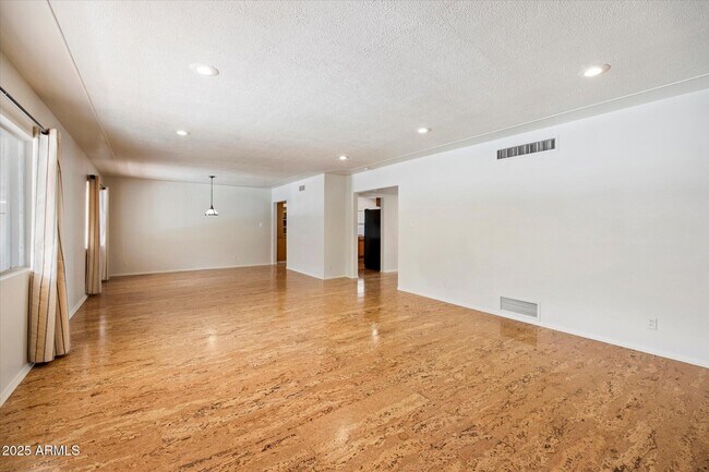Building Photo - 5019 E Rovey Ave