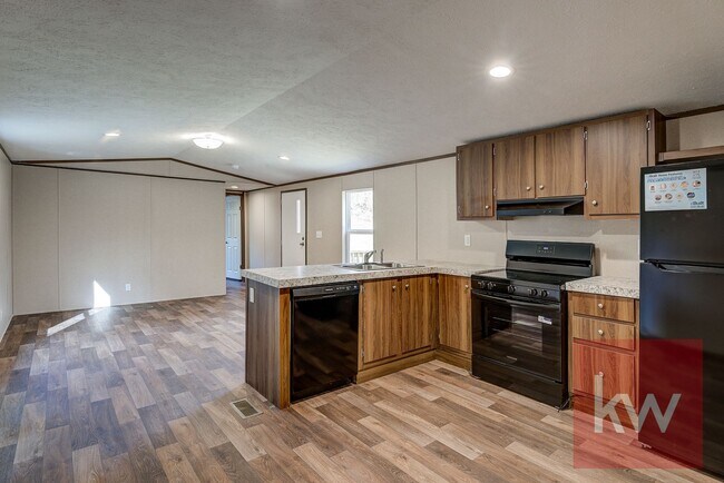 Building Photo - Chestnut St 119/Whispering Hills MHP