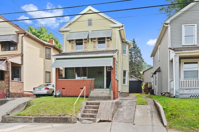 Building Photo - Stunning 3 bedroom home in Ambridge availa...
