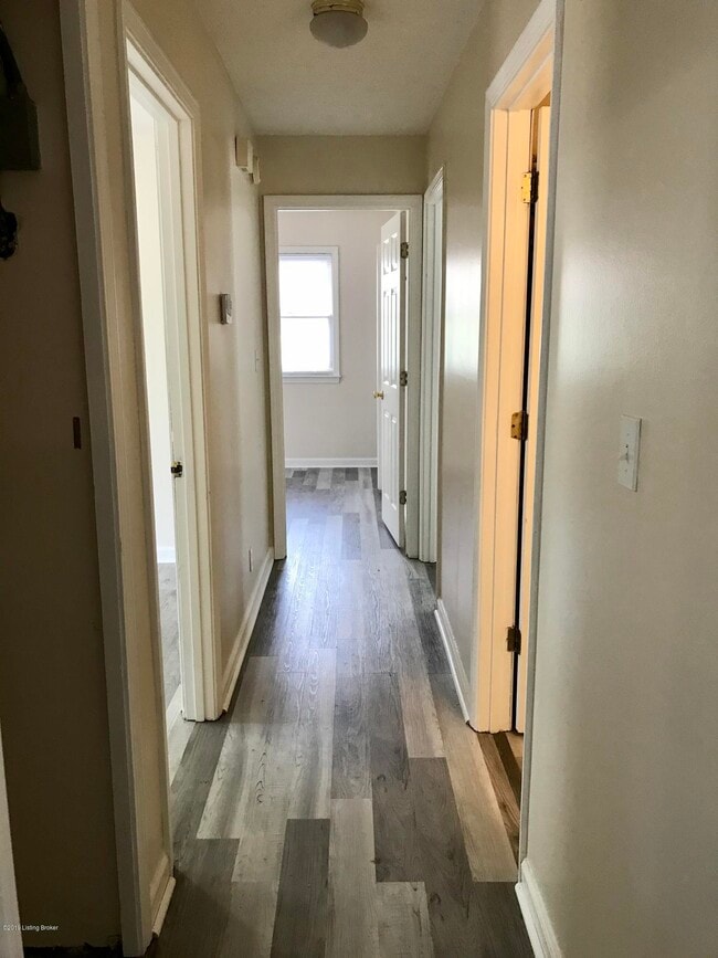 Building Photo - 501 Oak Leaf Dr