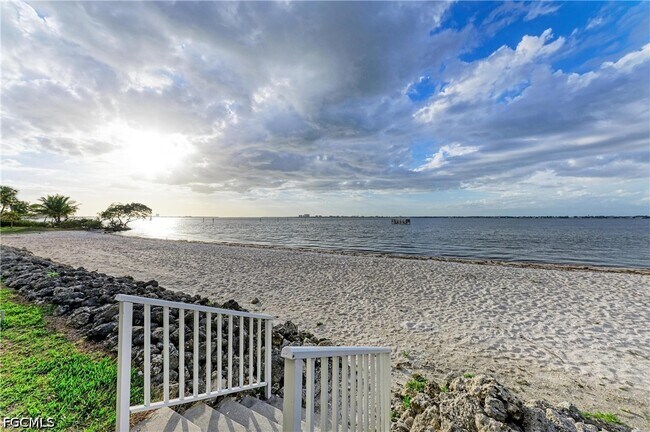 Building Photo - 14813 Laguna Dr