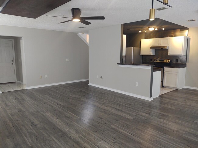 Building Photo - 6351 Cottage Woods Dr