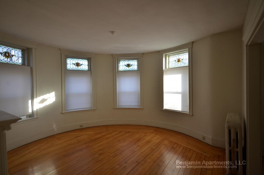 Building Photo - 1822 Beacon St