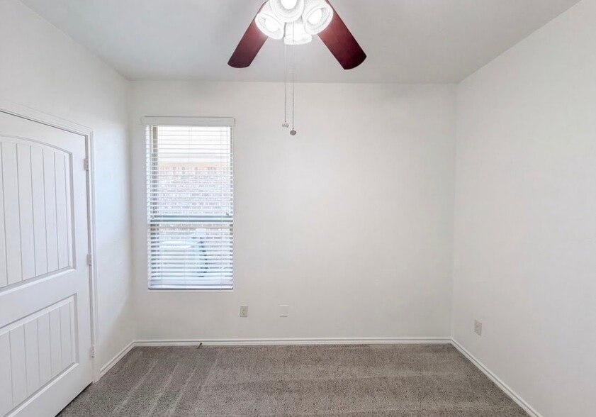Building Photo - 1108 Edgewater Dr