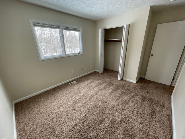 Building Photo - 3 Bedroom Home in South Anchorage!