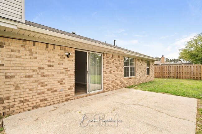 Building Photo - 2029 Coral St