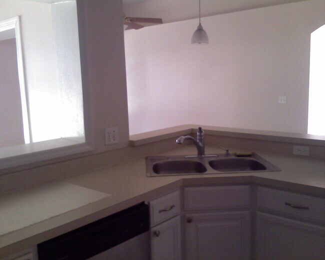 Building Photo - 2709 Child St