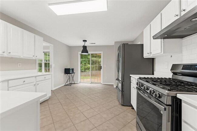 Building Photo - 370 Manor Glen Dr