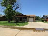 Building Photo - Very nice home located in the Park Lane ar...