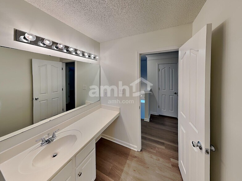 Building Photo - 15281 Eric Kyle Dr