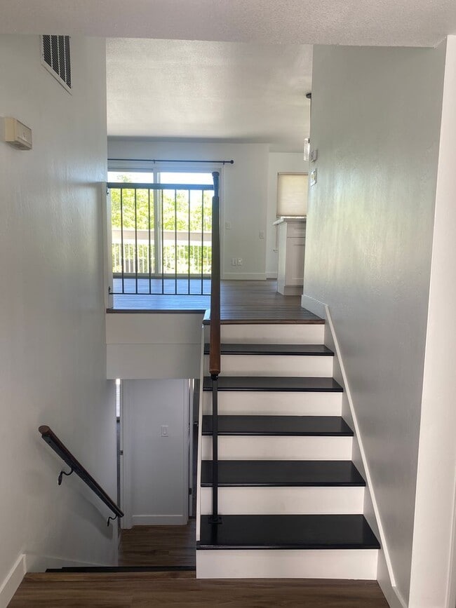 Building Photo - Charming Fully Remodeled 3 Bedroom, 2 Bath...