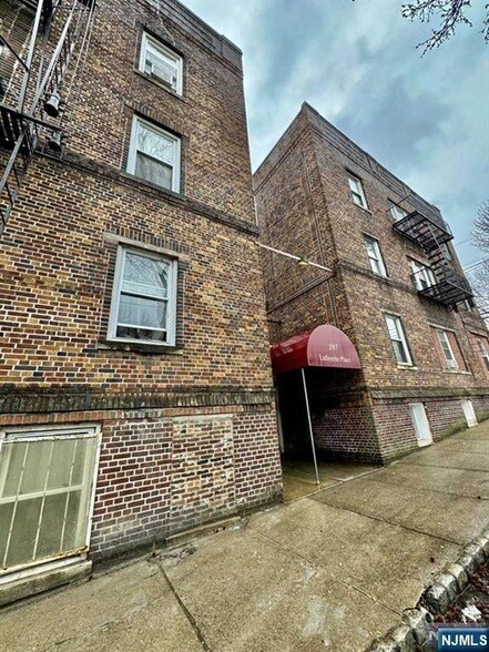 Building Photo - 197 Lafayette Pl