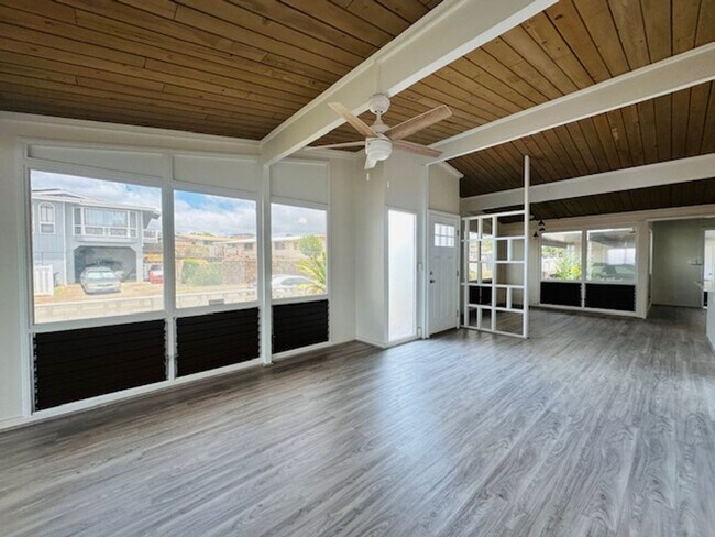 Building Photo - 3 Bedroom, 2 Bathroom with Carport (Pearl ...